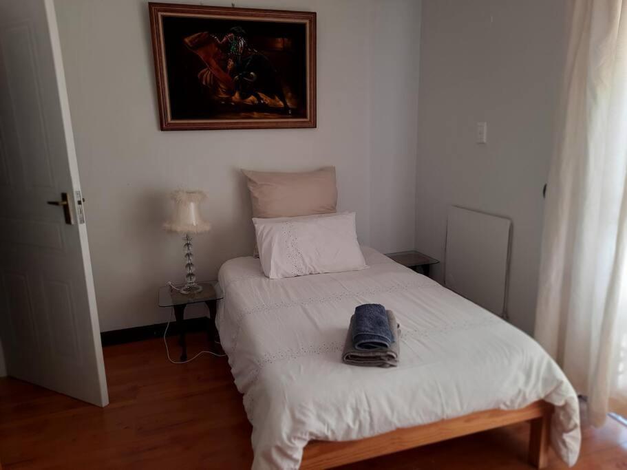 Three Bedrooms In Tranquil Setting In Rondebosch Apartment *