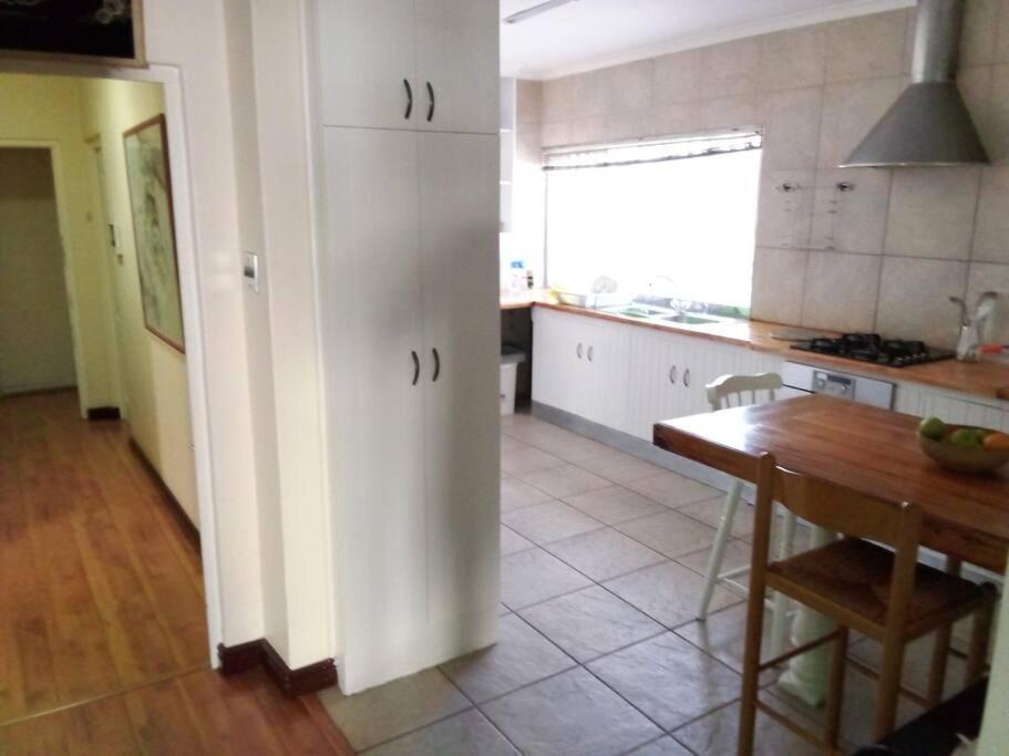 Apartment Three Bedrooms In Tranquil Setting In Rondebosch *