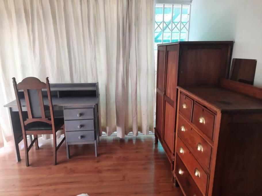 Apartment Three Bedrooms In Tranquil Setting In Rondebosch Cape Town