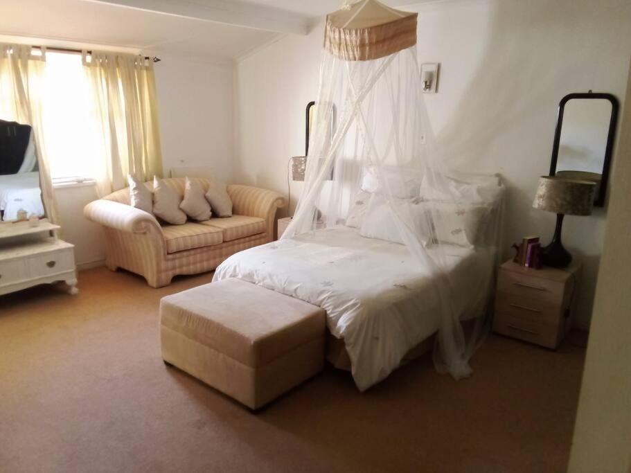 Three Bedrooms In Tranquil Setting In Rondebosch * Cape Town